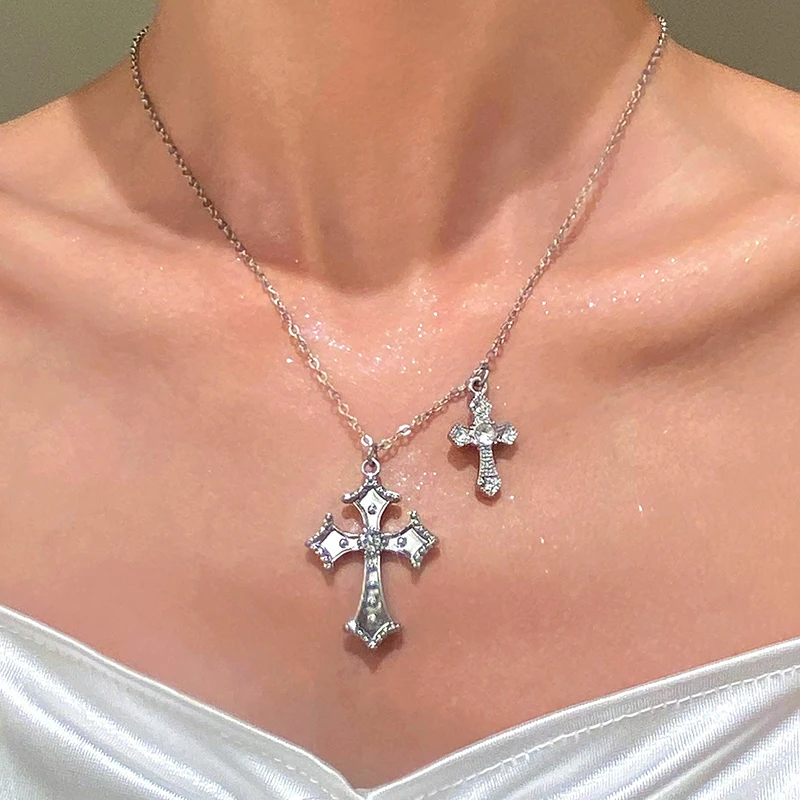 Stylish And Delicate Diamond-Set Double Cross Pendant Necklace Feminine Clavicle Chain