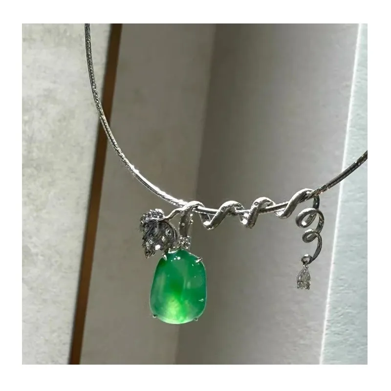 

New Chinese Style Inlaid Imitation Jadeite Green Pendant Necklace Niche Design Luxury High-end National Style Temperament Retro