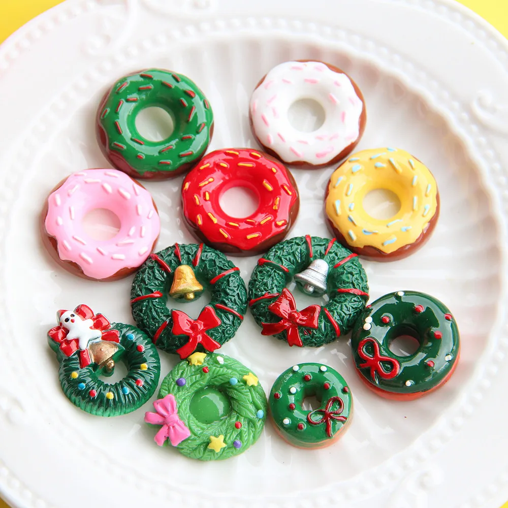 

100pcs Kawaii Resin Christmas Wreath Donut Flatback DIY Mobile Phone Case Hairpin Earrings Scrapbook Dollhouse Accessories