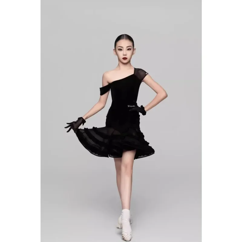 Dziewczęca sukienka do ćwiczeń latynoamerykańskich na zamówienie, nowoczesny zestaw trzyczęściowy z asymetrycznym ramieniem, spódnica konkursowa z siateczką, strój do występów.