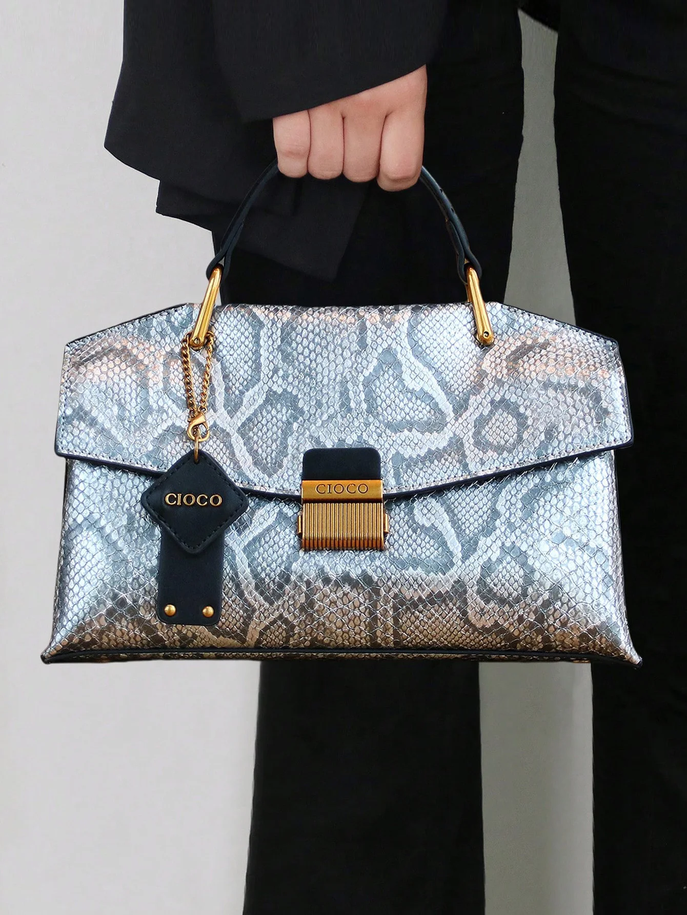 2026 new retro blue snakeskin luxury handbag, stylish and luxurious large-capacity shoulder bag OL Joker satchel