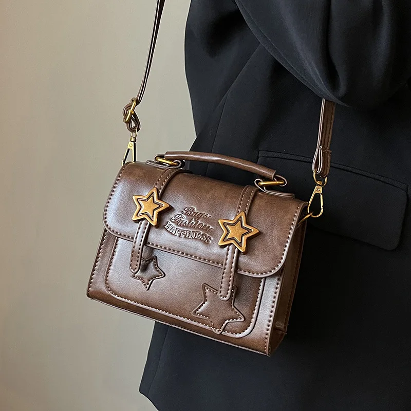 

The Crossbody Bag Is Fashionable Personalized Versatile And Versatile With A High-end Feel For Casual Commuting