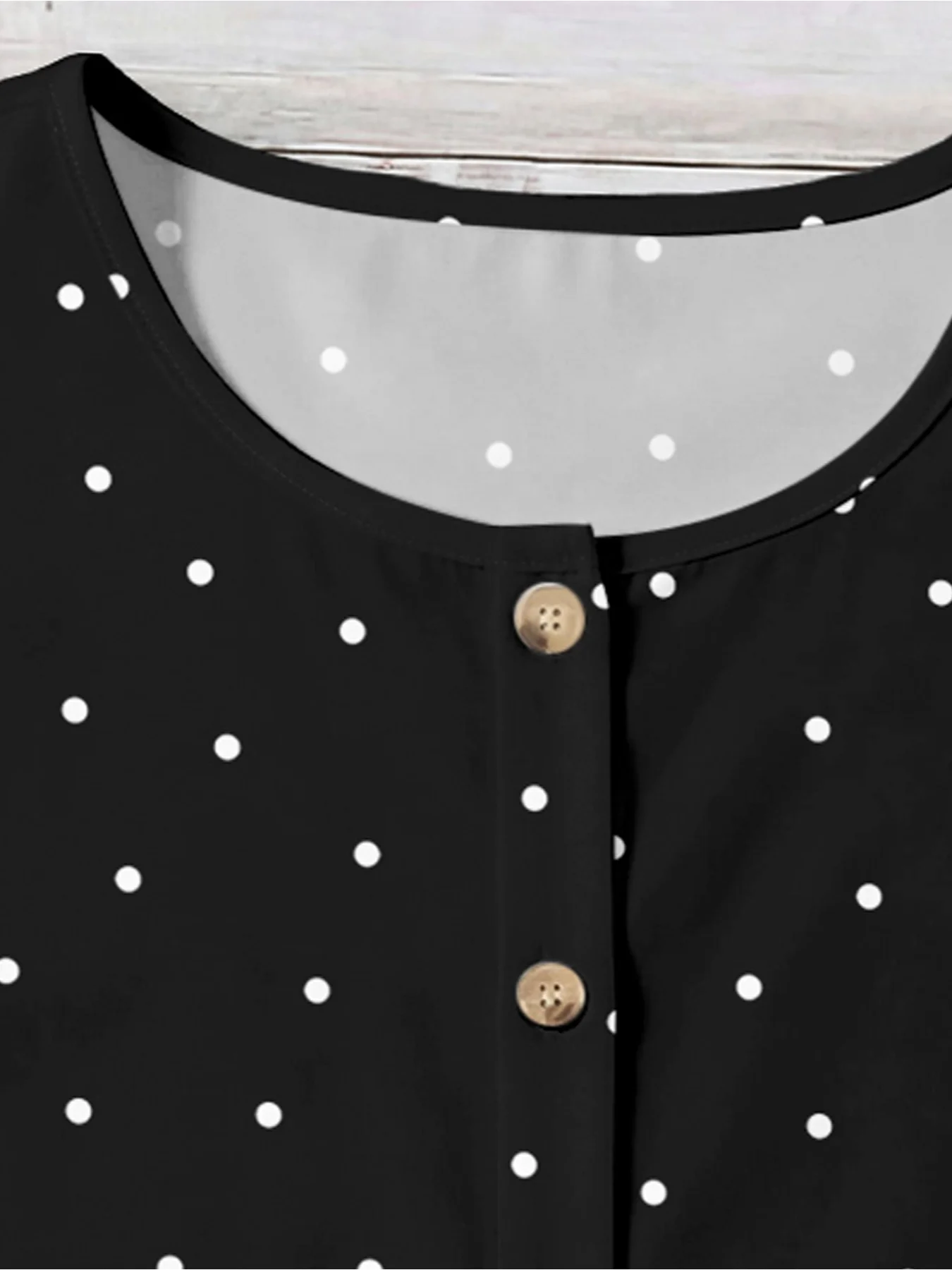 Europäisches und amerikanisches Sommer-Top mit Rundhalsausschnitt, Rüschenärmeln, schmal geschnitten, schwarzem Grund und weißen Polka Dots, kurzärmelig – Detail 4