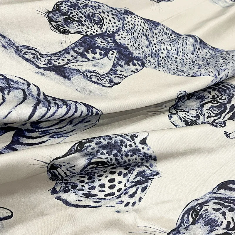 2022 nuovo modello di tigre di seta twill di poliestere abbigliamento primaverile ed estivo da donna haute couture fashion tessuto per cucire fai da