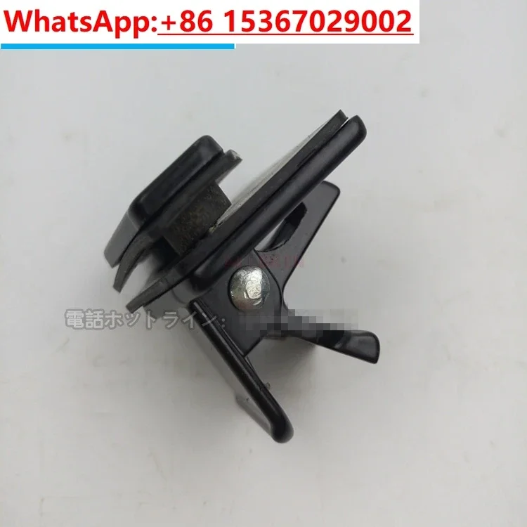 

For KOMATSU PC60/200/210/220/300/360-6-7-8 excavator window glass buckle lock buckle excavator accessories