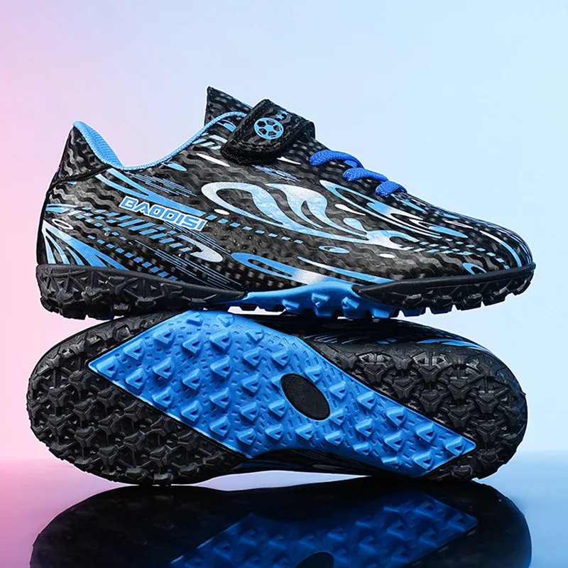 

A pair of children's four-season leather football shoes with stud detailing, wear-resistant football shoes, sizes 28-39，MZ-189-1