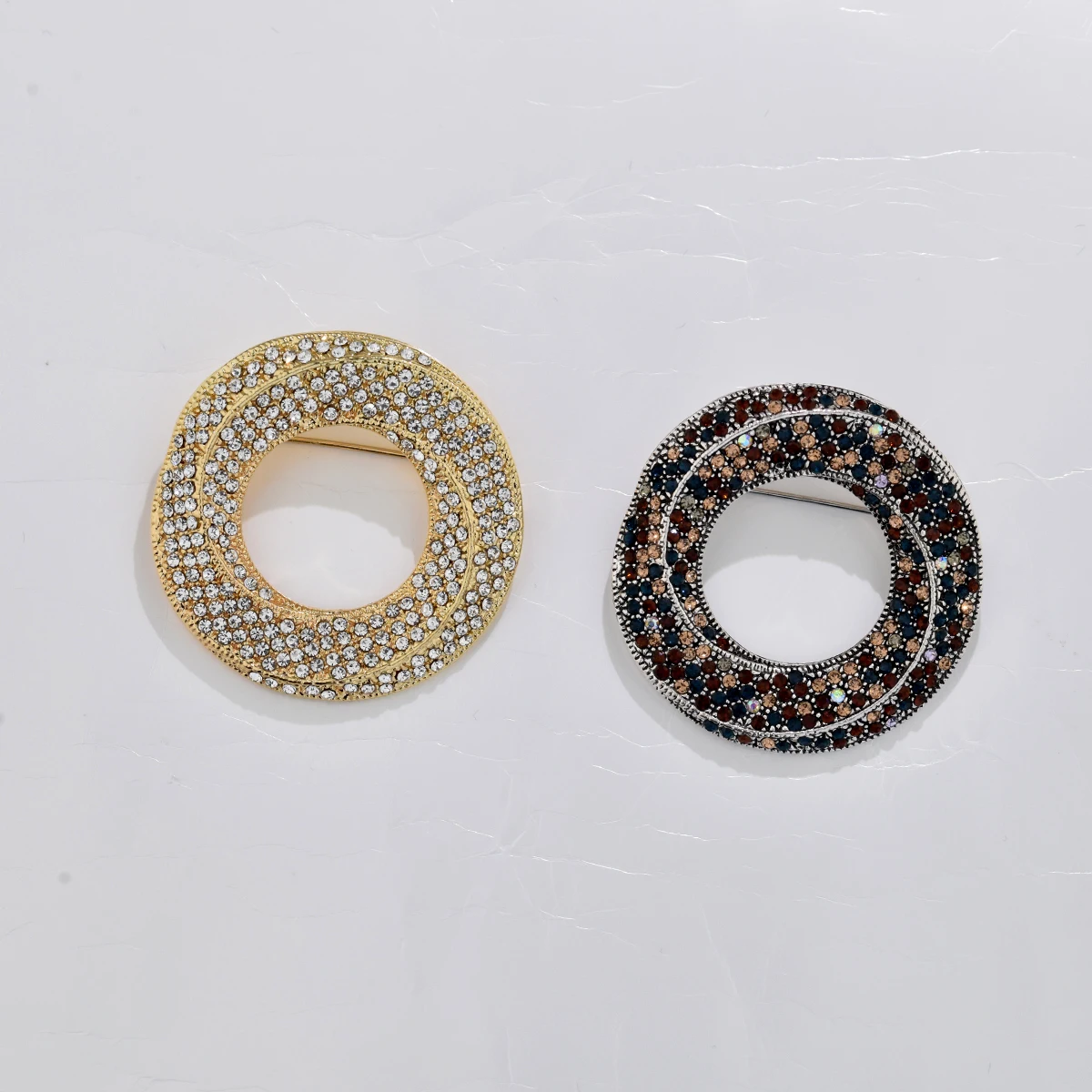 

New European and American fashion doughnut cute brooch high-end pin coat coat decoration