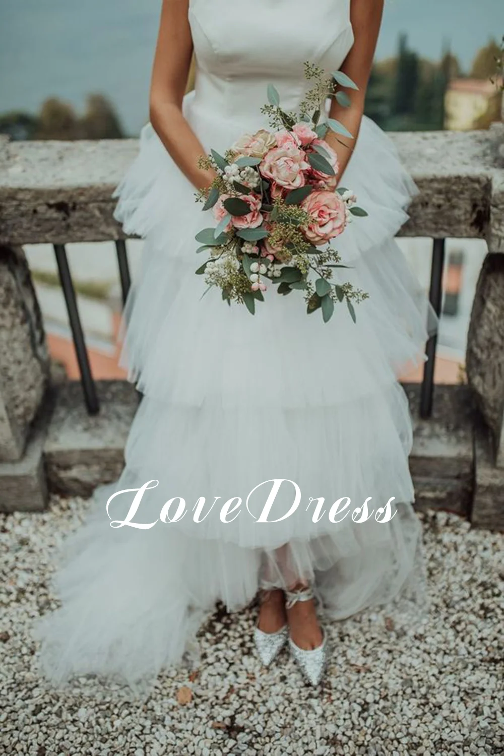 LoveDress Boho O-Neck Vestido De Casamento Branco Para As Mulheres Spaghetti Strap Tiered Modern Backless Noiva Vestido Sweep Train Robe de mariée