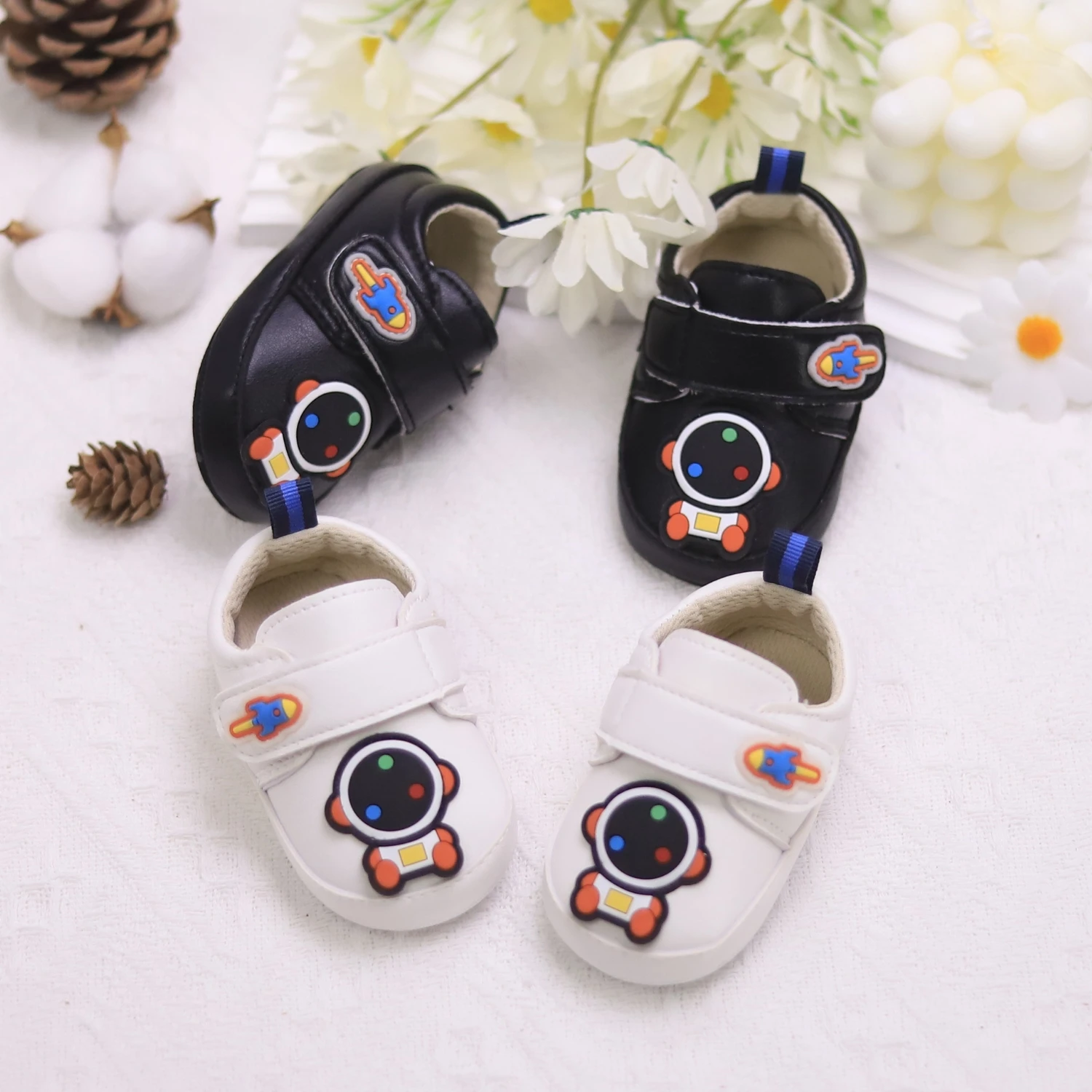 Baby toddler shoes, astronaut outer space design baby sneakers, lightweight and non-slip, suitable for daily & vacation wear