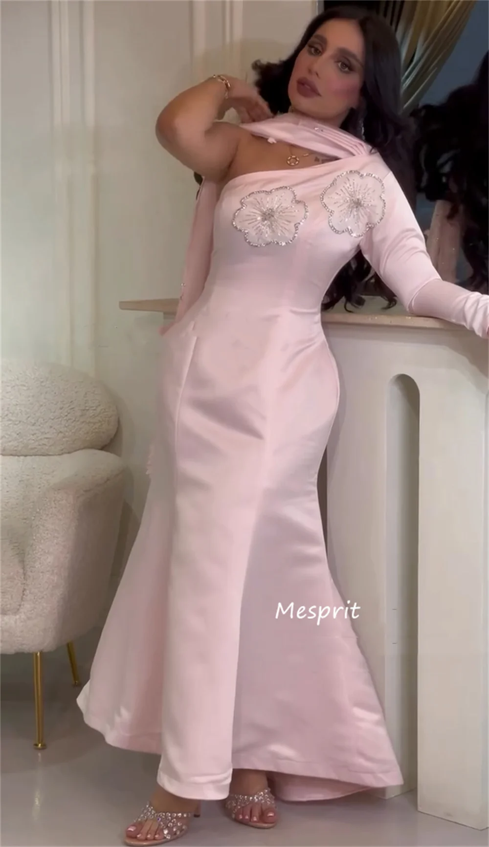 Maßgeschneiderte formelle Charmeuse-Falten-Pailletten-Meerjungfrau-One-Shoulder-lange Kleider, maßgeschneiderter Anlass, Promi, hohe Qualität