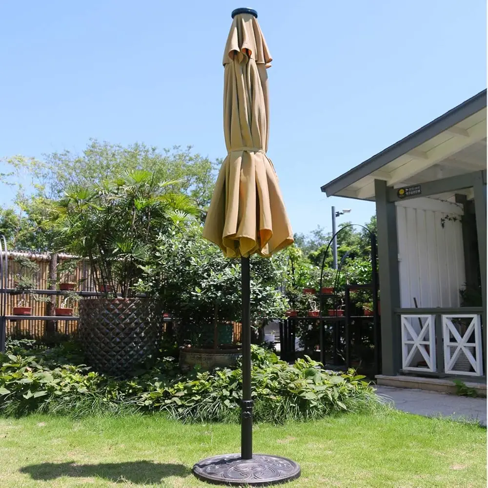 9' Solar-LED-beleuchteter Terrassenschirm mit 8 Rippen/Neigeinstellung und Kurbelliftsystem (hellbraun)