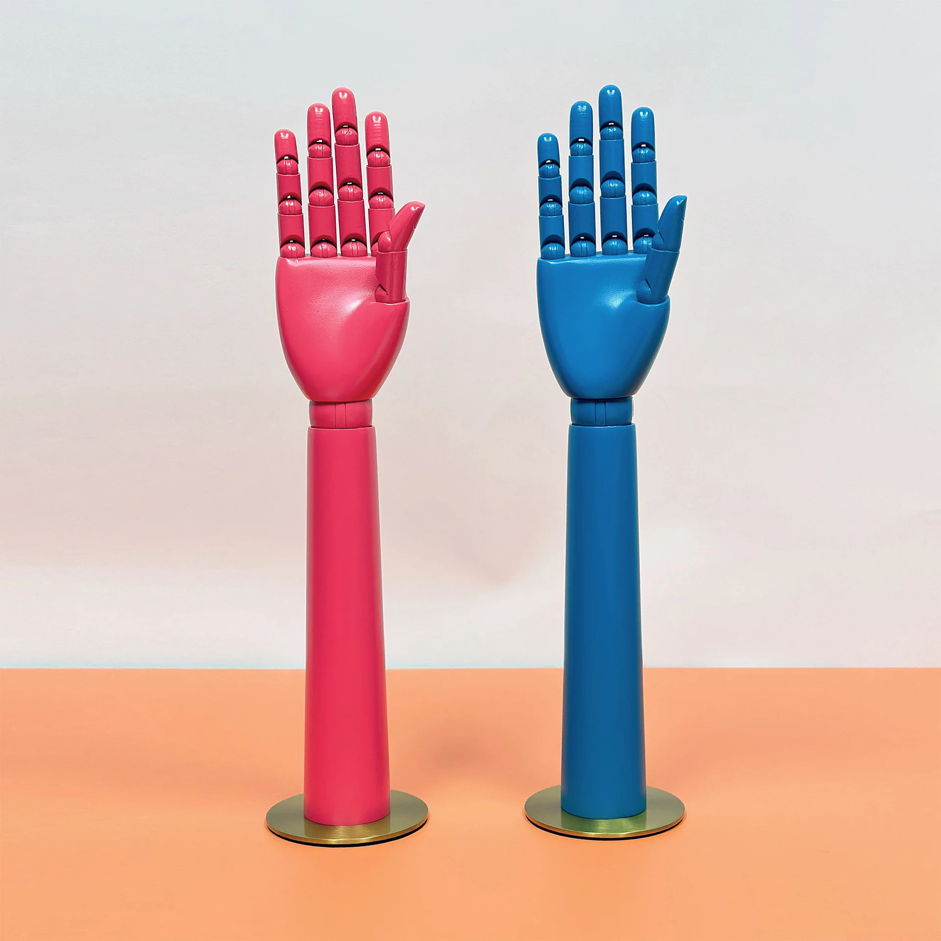 Manichino colorato a mano e mani finte Modello di visualizzazione Prop Accessori per gioielli a mano Ciondolo ad anello Mostra finestra a mano congiunta