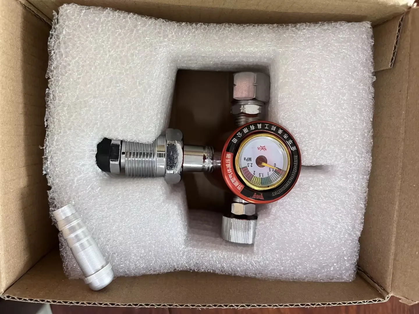 Propane Pressure Regulator with Pressure Gauge Energy-Saving Anti-Drop Explosion-Proof Pressure Reducing Valve