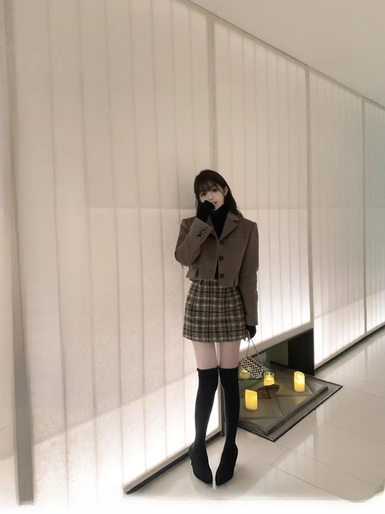 

Комплект: свободная юбка А-силуэта и костюмный пиджак для женщин, осенне-зимний дизайн, в корейском стиле, из полиэстера и шерсти.