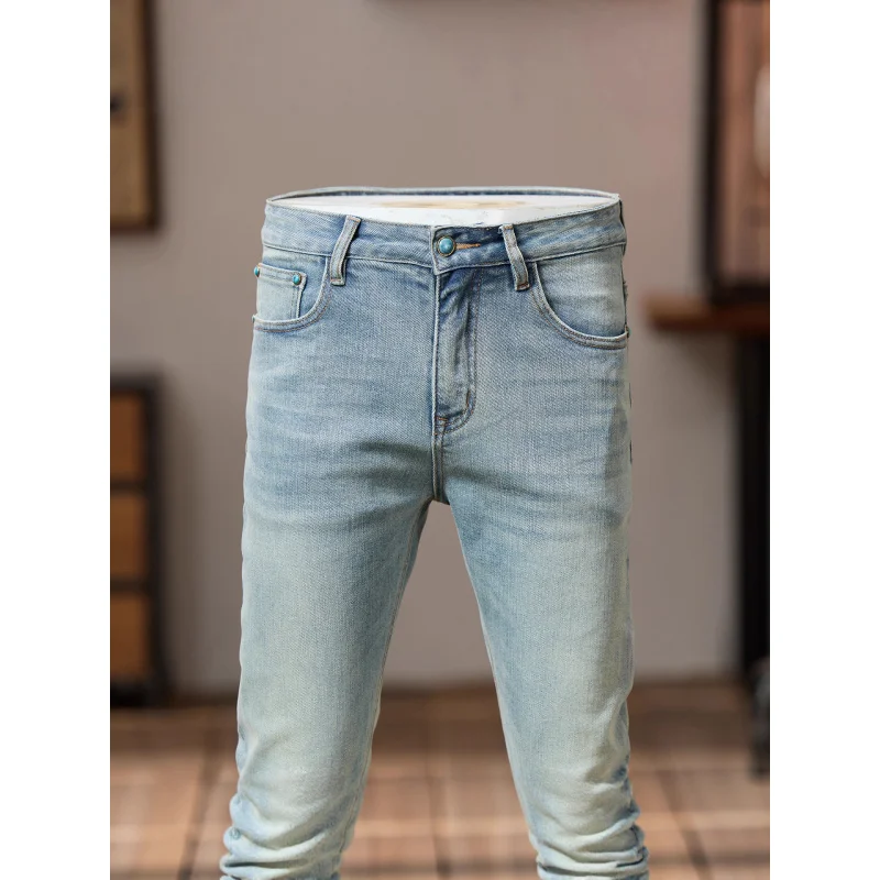 2025 جديد ريترو الضوء الأزرق الجينز الرجال العلامة التجارية العصرية تمتد سليم صالح أقدام صغيرة بسيطة عادية النسخة الكورية السراويل