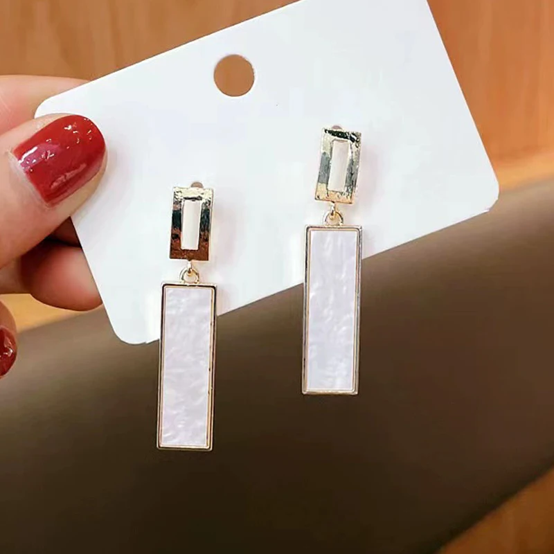 Elegant White Acrylic Rectangle Drop Earrings Fashion Jewelry for Women Party Hollow Out Arc Geometry Statement Dangle Earrings