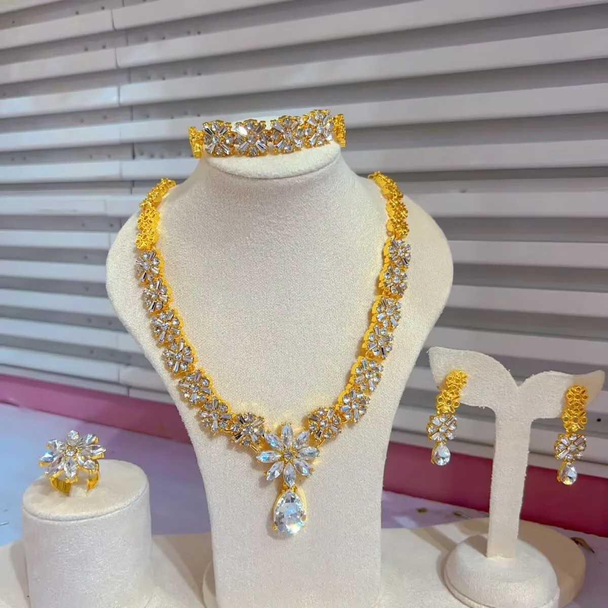 

Новое итальянское 24-каратное позолоченное ожерелье, серьги, кольца, браслеты, романтический комплект украшений для свадебной вечеринки для влюбленных YY10916