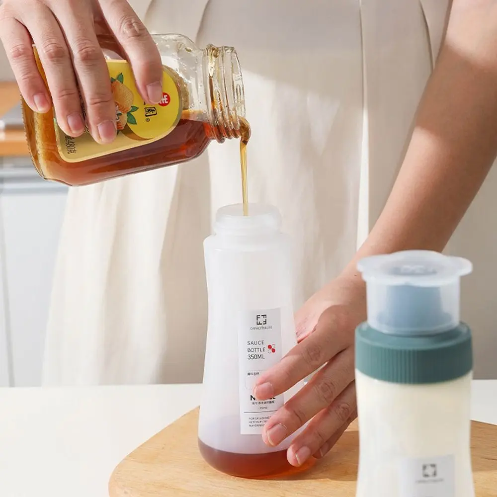 

Durable Kitchen Supplies Squeeze Sauce Bottles Plastic Refillable Condiment Bottles with Sealing Lid Ketchup Cruet Spice jar