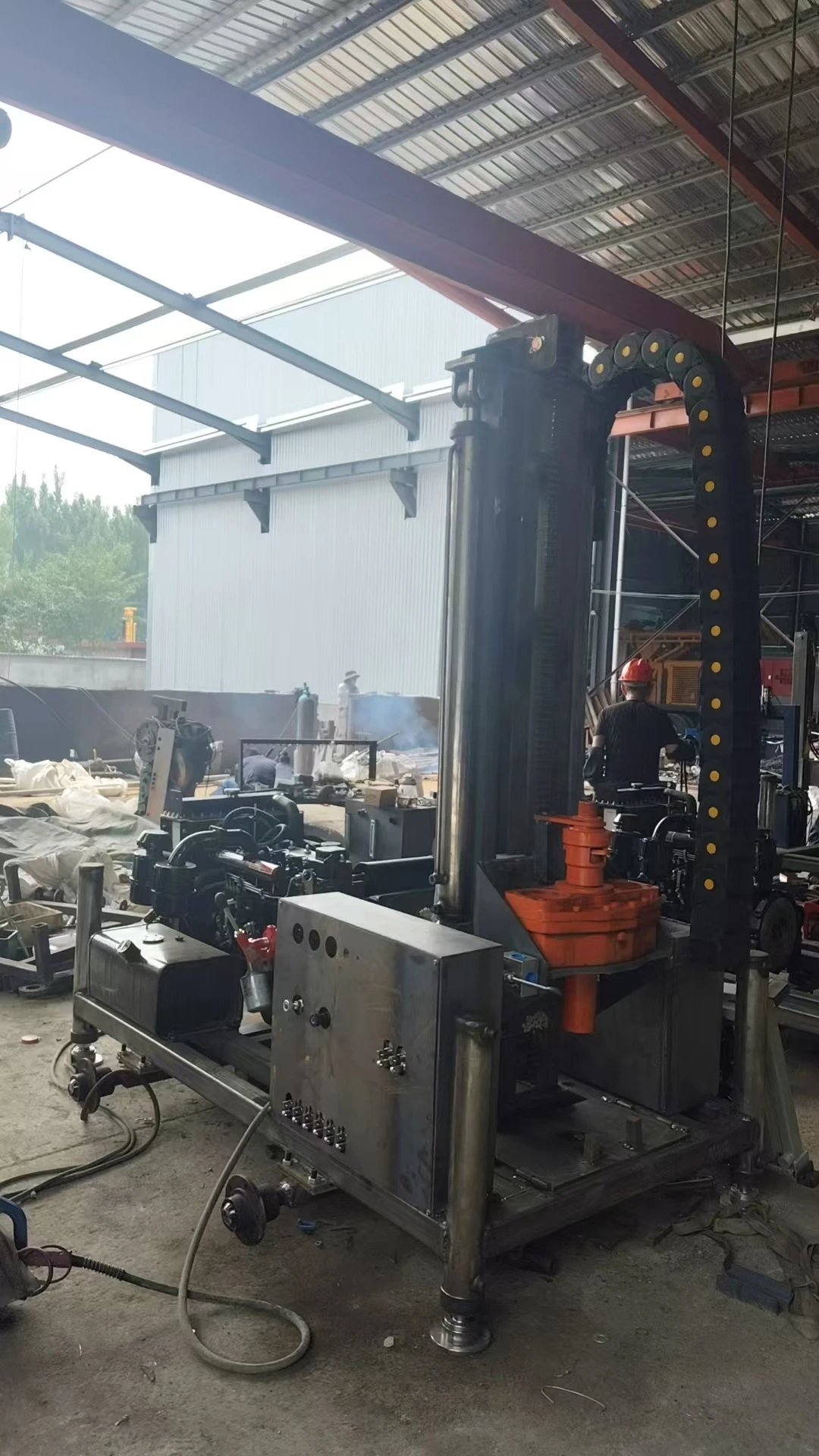 

Customized Water well drilling rig machine 100m 180m 200m hydraulic drilling rigs rotary hole borehole drill machines for sale