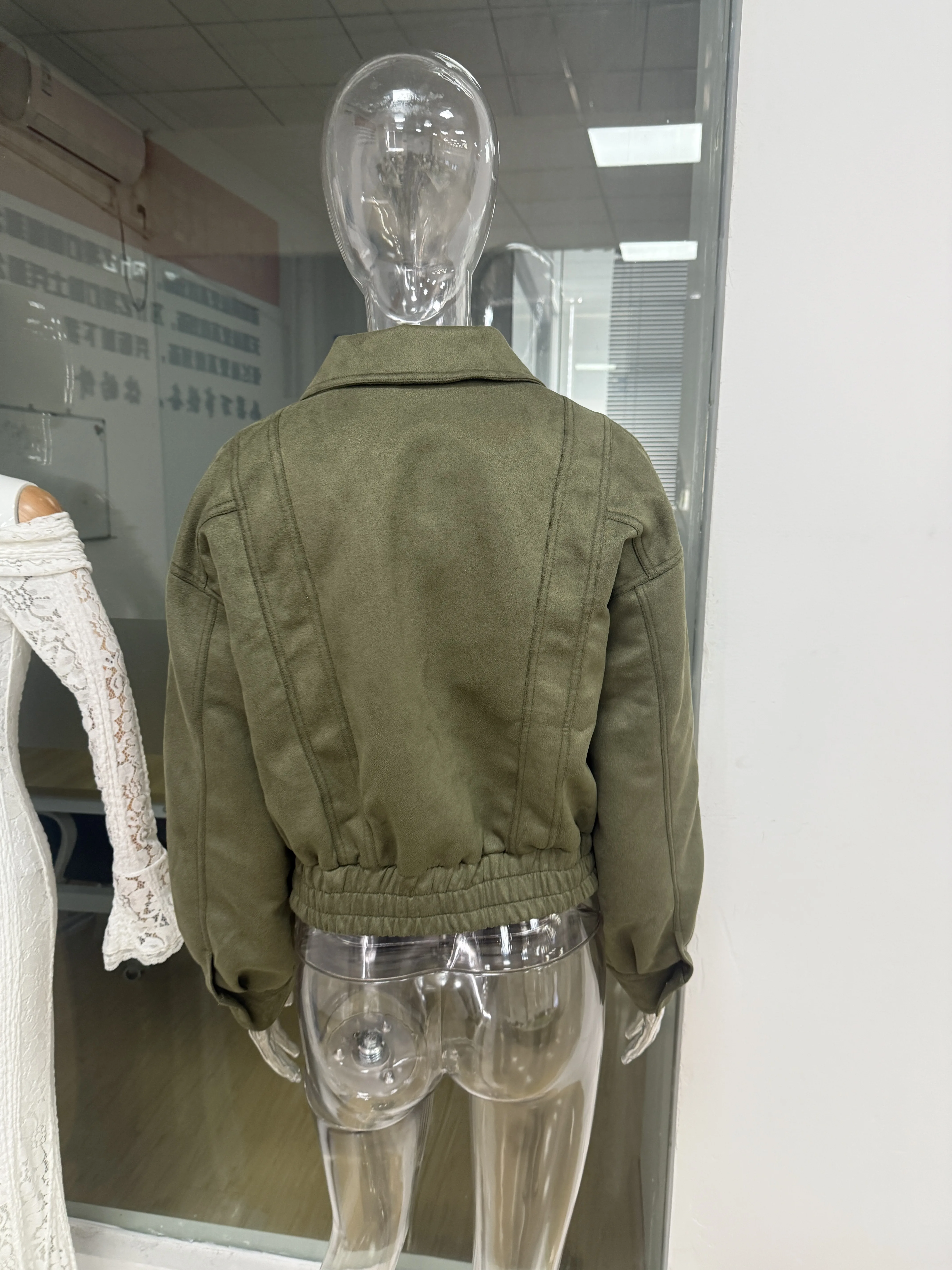 Vintage-Jacke aus massivem Kunstwildleder mit Reißverschluss für Damen, modisch, elastische Taille, Taschen, Reverskragen, locker geschnittener Mantel, Damen-Alltags-Street-Outfit. – Detail 19