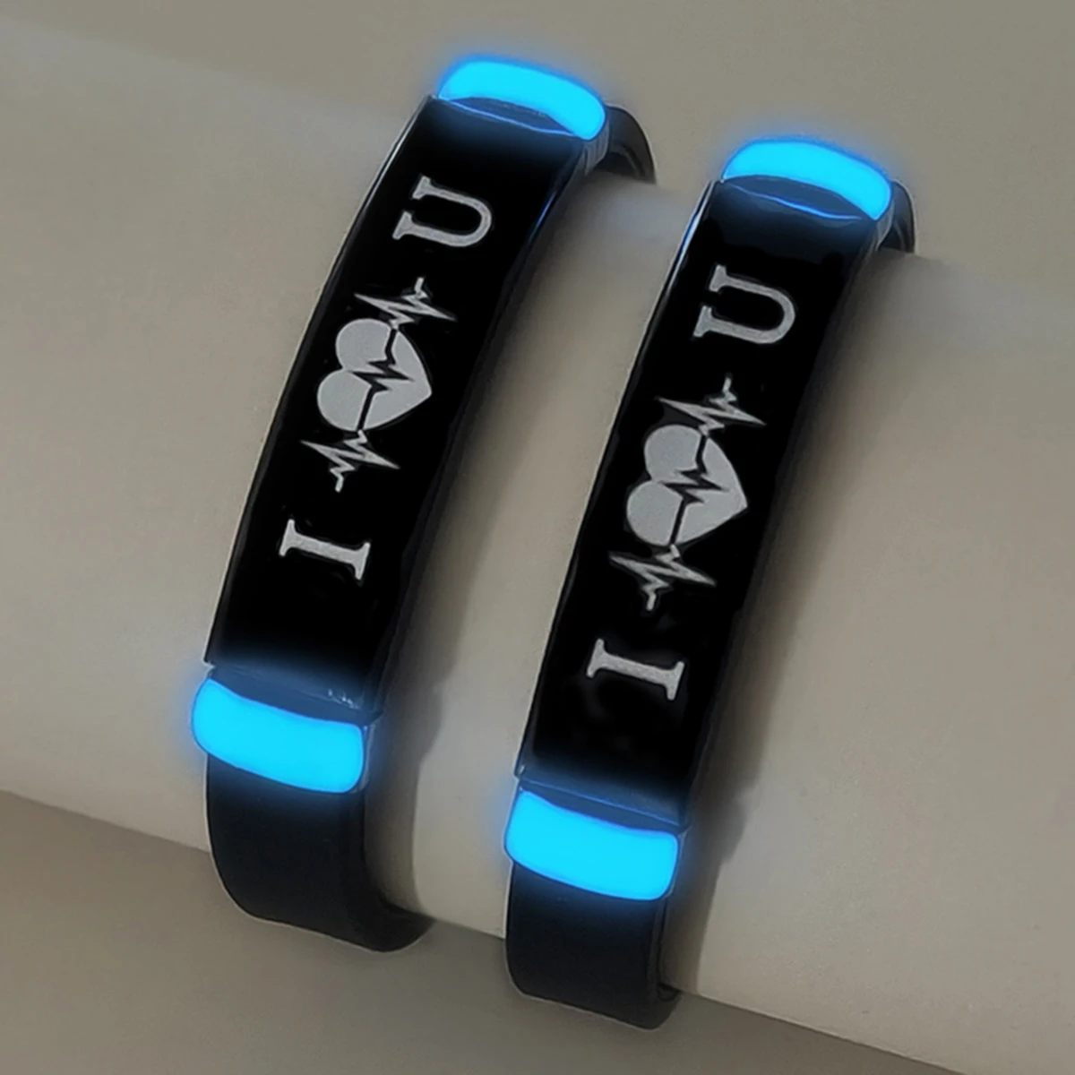 2 Pieces/Set of Luminous Accessories Heart-Beating and Heart-Fluttering Love Confession Couple Silicone Wristbands Festival Gi