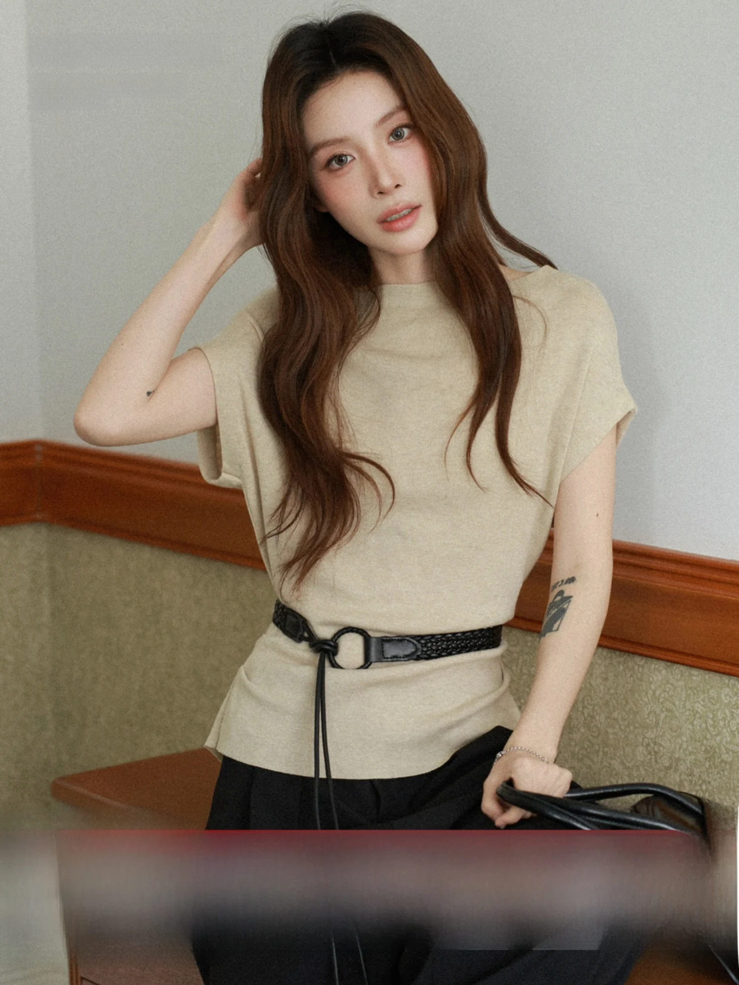 

Fashionable High Neck Short Sleeve Knitted Sweater Women's Slim Fit Waist Cinching Age Defying Top Casual Style Spring Summer...