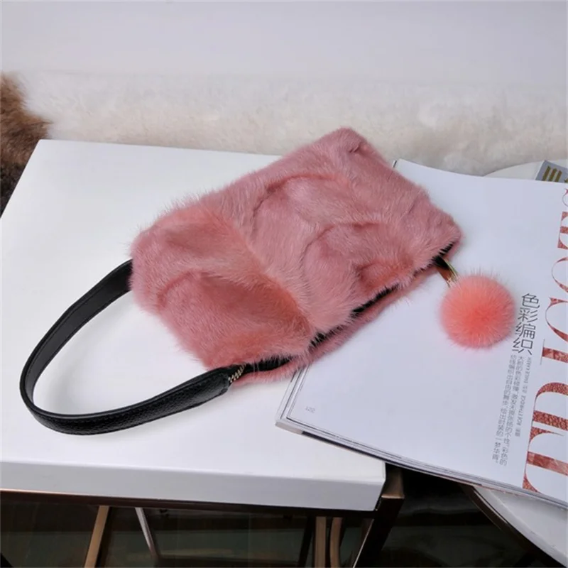 

Women's High Quality Fur Mobile Phone Bag High Quality Mink Fur Mini Tote Fall/Winter Casual Hairball Decorated Mobile Phone Bag