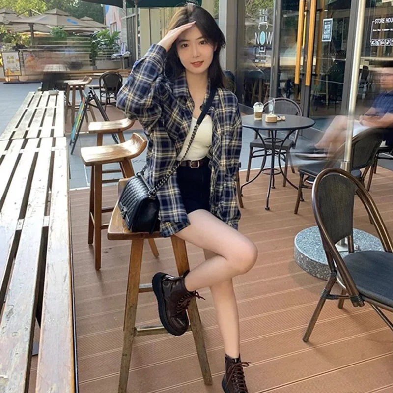 ヴィンテージ風ディープブルーチェック柄シャツ レディース ゆったり 長袖 カジュアルブラウス 秋 プレッピースタイル 原宿系チェックシャツ