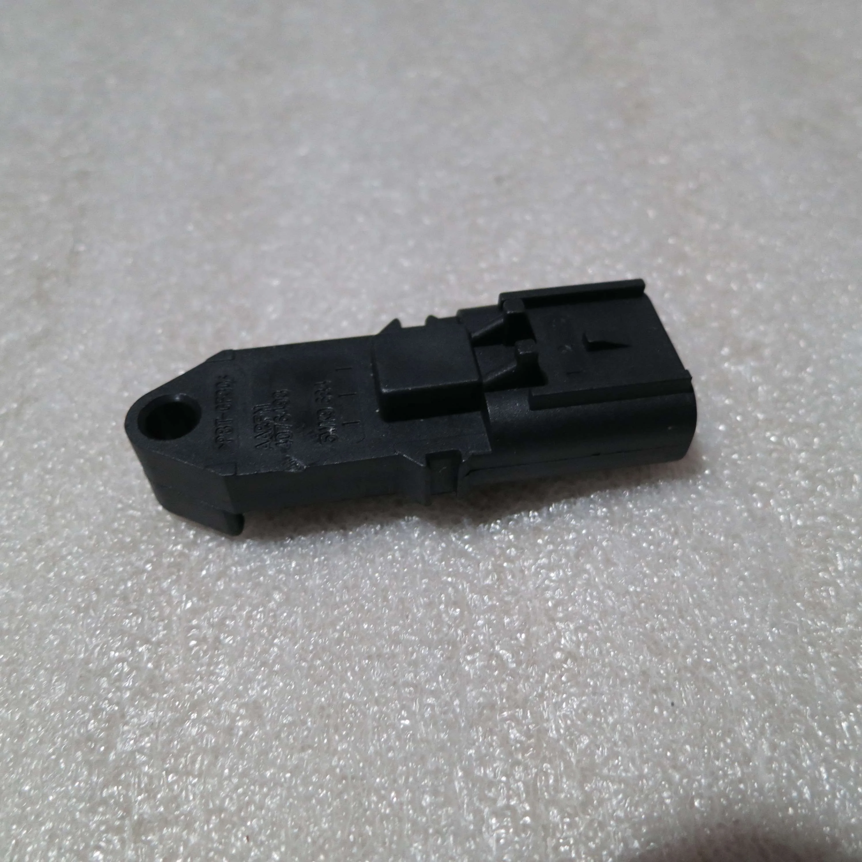 ISF2.8 Diesel Engine Spare Parts 4076493 3331044 2897331 Oil Pressure Switch