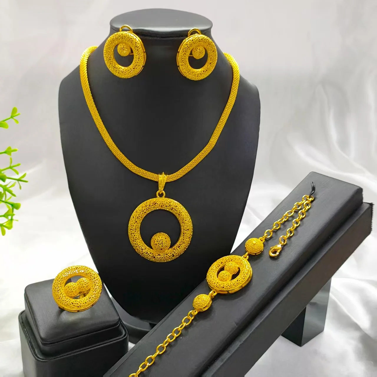 

Ювелирные изделия из Дубая, 24-каратный позолоченный кулон, комплект из 4 предметов, ювелирные изделия, итальянские женские серьги, браслет, ожерелье, кольцо, свадебный подарок