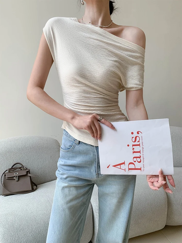 

JWUNIQUE Women's Shoulder-baring Slim Fit T-shirt Summer 2026 New Style Miso Color Hole Design Commute Style Short Sleeve