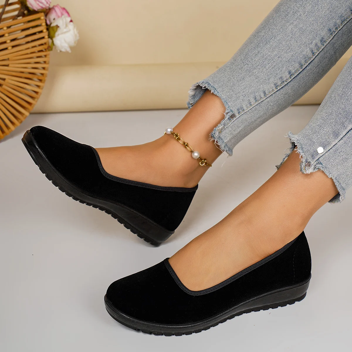 

Women's Spring Comfortable and Durable Solid Color Versatile Lightweight Soft Bottom Casual Fashion One Step Sneakers