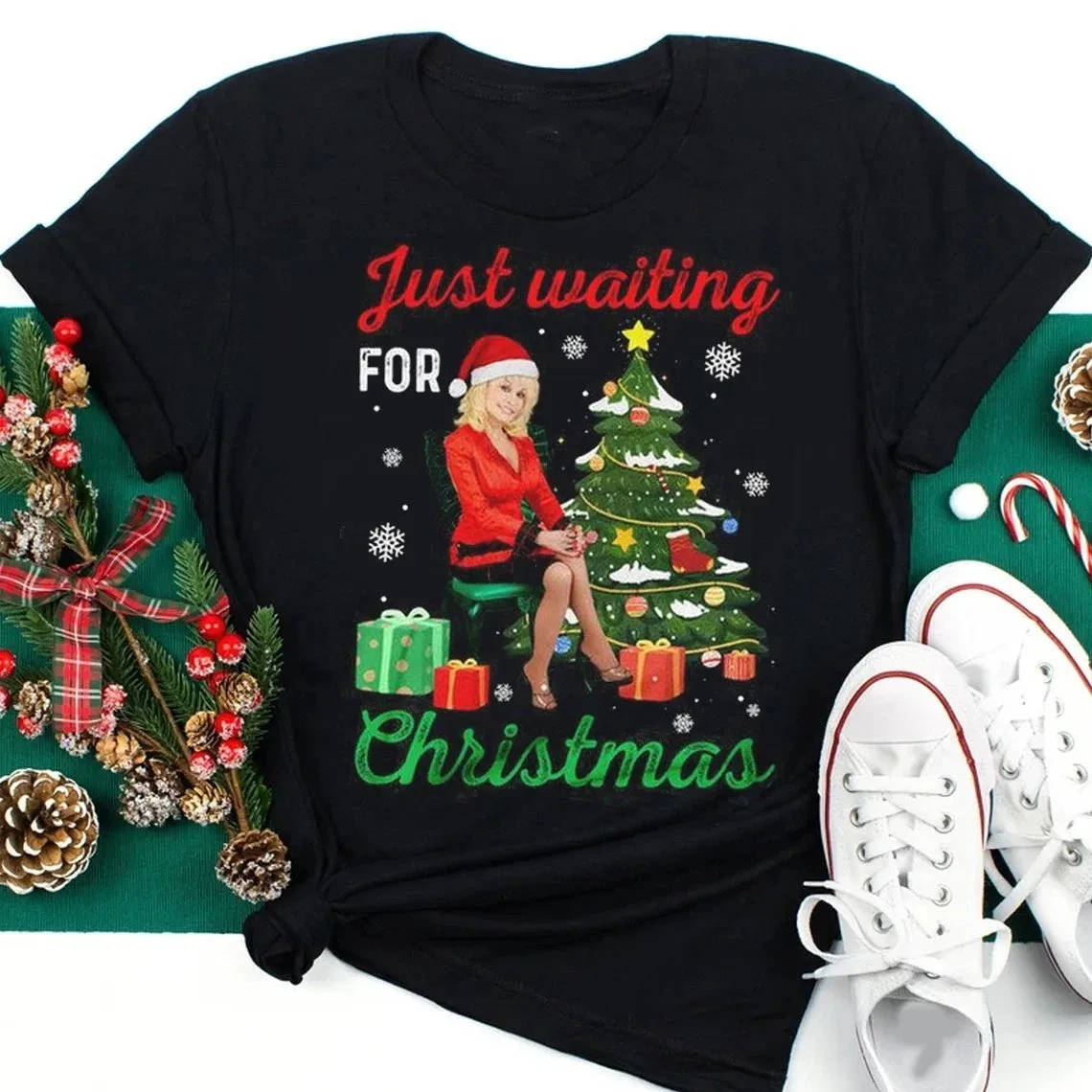 Dolly Parton Just Waiting For Christmas S-234XL unisex Gift Xmas Shirt PP2431