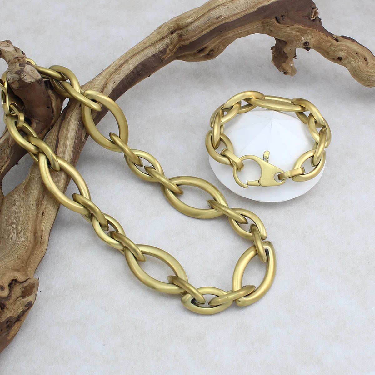 Vintage Matte Gold Chunky Oval Link Necklace Women Large Thick Chain Statement Neck Ornament Trendy Stackable Fashion Jewelry
