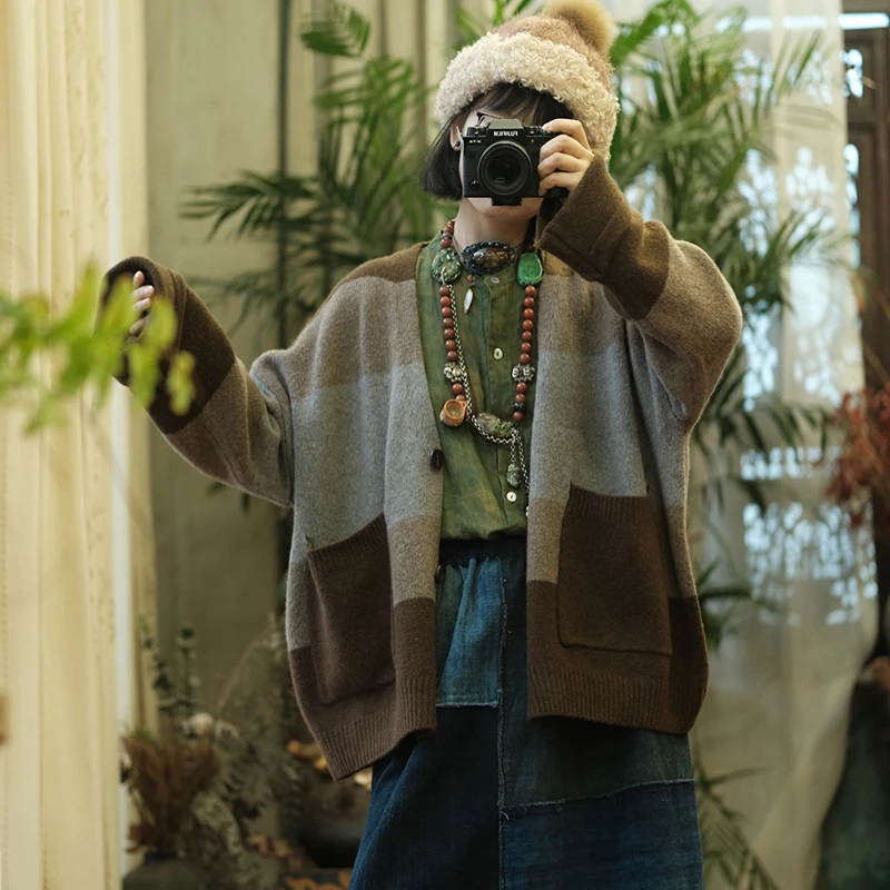المرأة طويلة الأكمام سترة غير رسمية جديد وصول 2025 الخريف أسلوب بسيط الخامس الرقبة المرقعة اللون فضفاض الإناث سترة مشغولة من الصوف M2031 #1