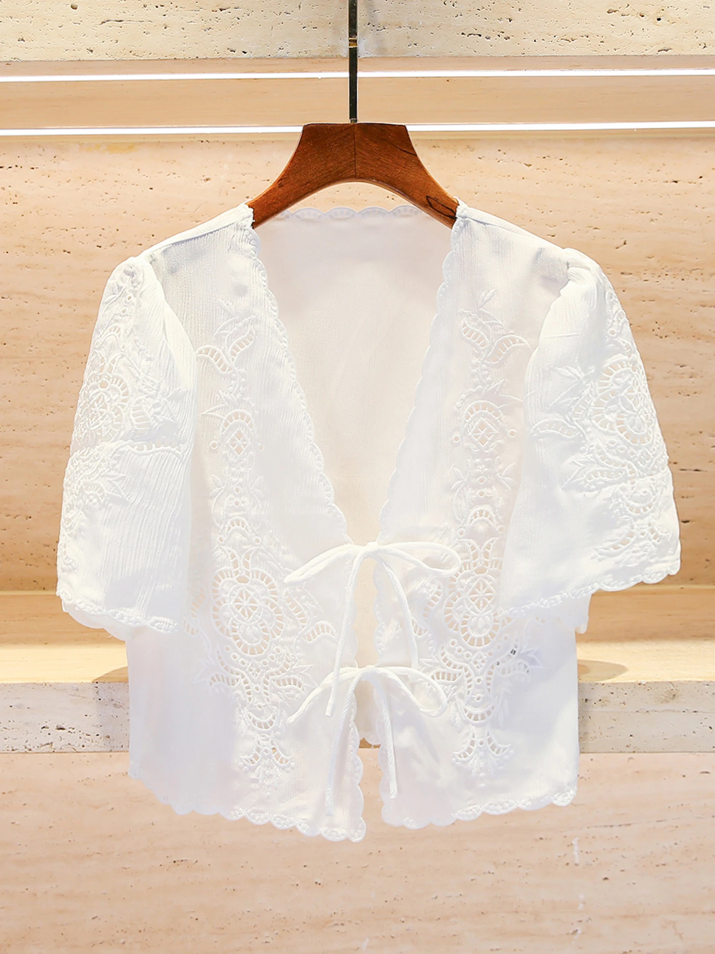 

Sweet Retro Embroidered Hollow out V-Ne irt Women's Premium Faion Top Belted Loose Fit ort Sve Casual Wear