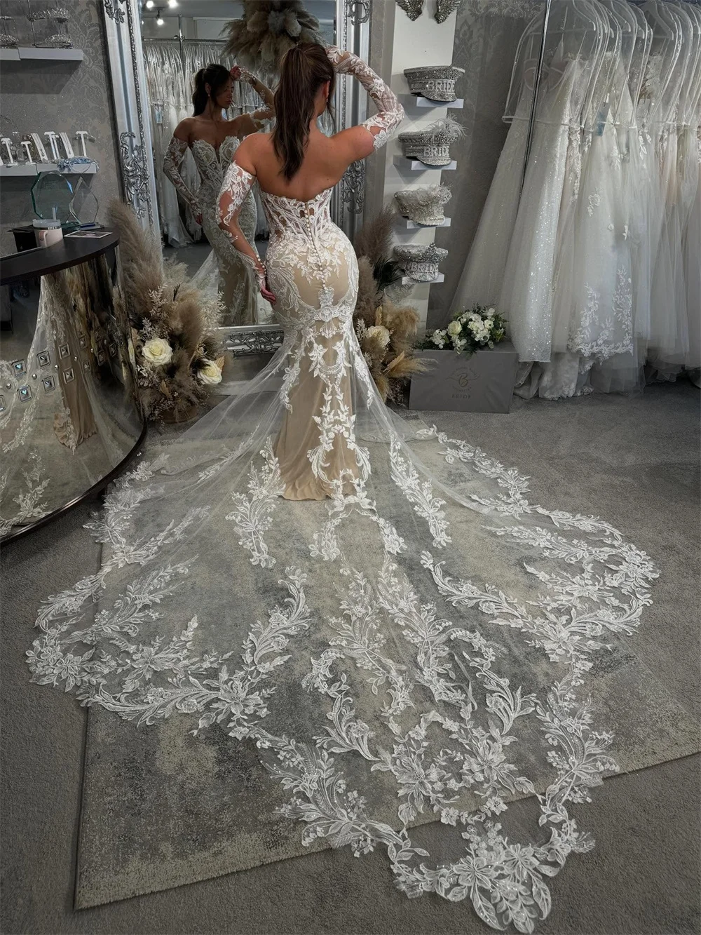 Tokyo Customized White Sweetheart Neck Wedding Dress Detachable Sleeves Mermaid Bridal Gown Back Zip Court Train Wedding Gown