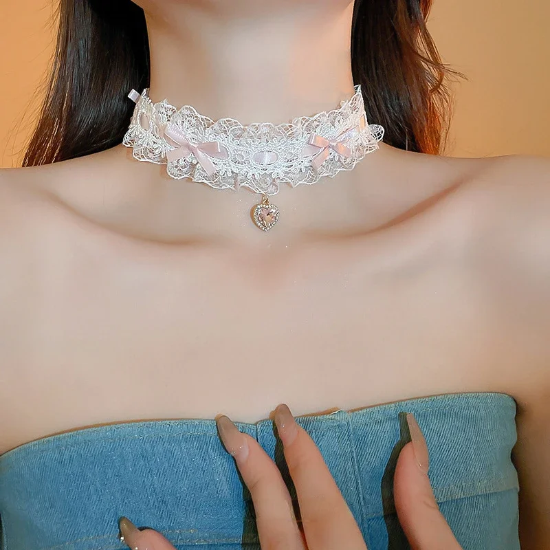 Elegancka koronka naszyjnik Choker Bowkot naszyjnik gotycki kołnierz z miłość wisiorek w kształcie serca Choker w stylu Vintage krótki łańcuszek naszyjnik biżuteria