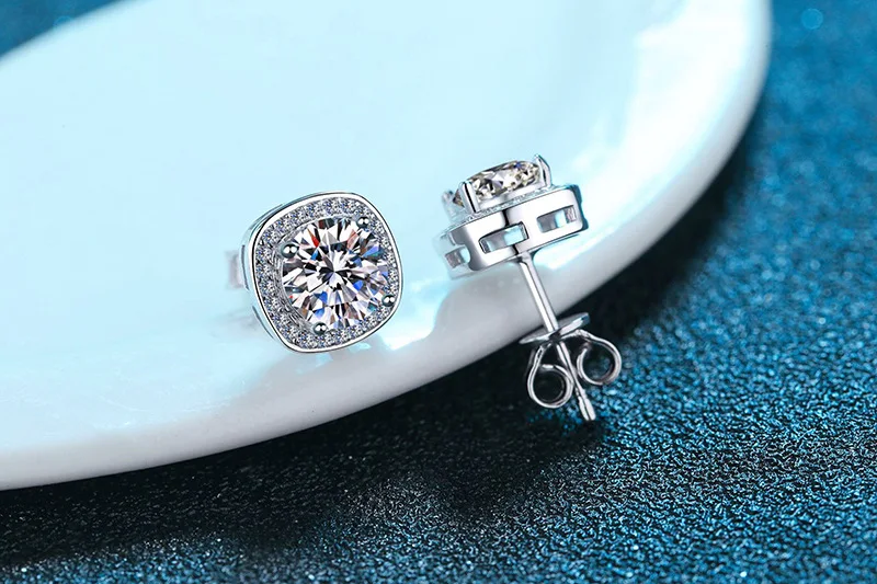 LioraGem Classic Micro-Set Princess-Cut Square Earrings, 1-Carat Moissanite Studs for Women Platinum PT950 Stamp