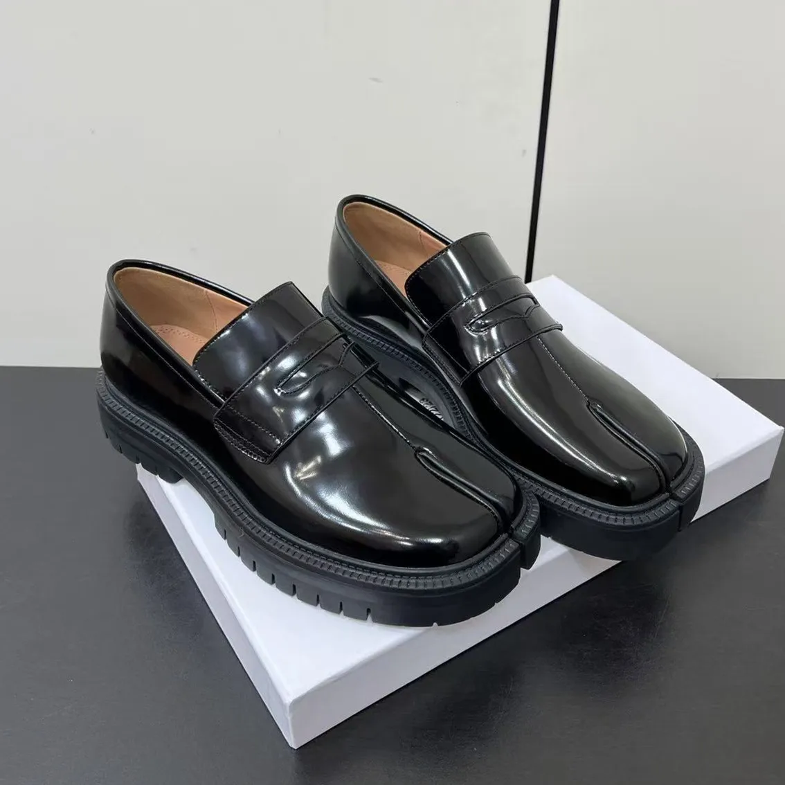 Luxury Designer British Style Cowhide Women's loafers Leather Thick soled Increased Toe Shoes Pig Hooves Lazy Leather Shoes Men