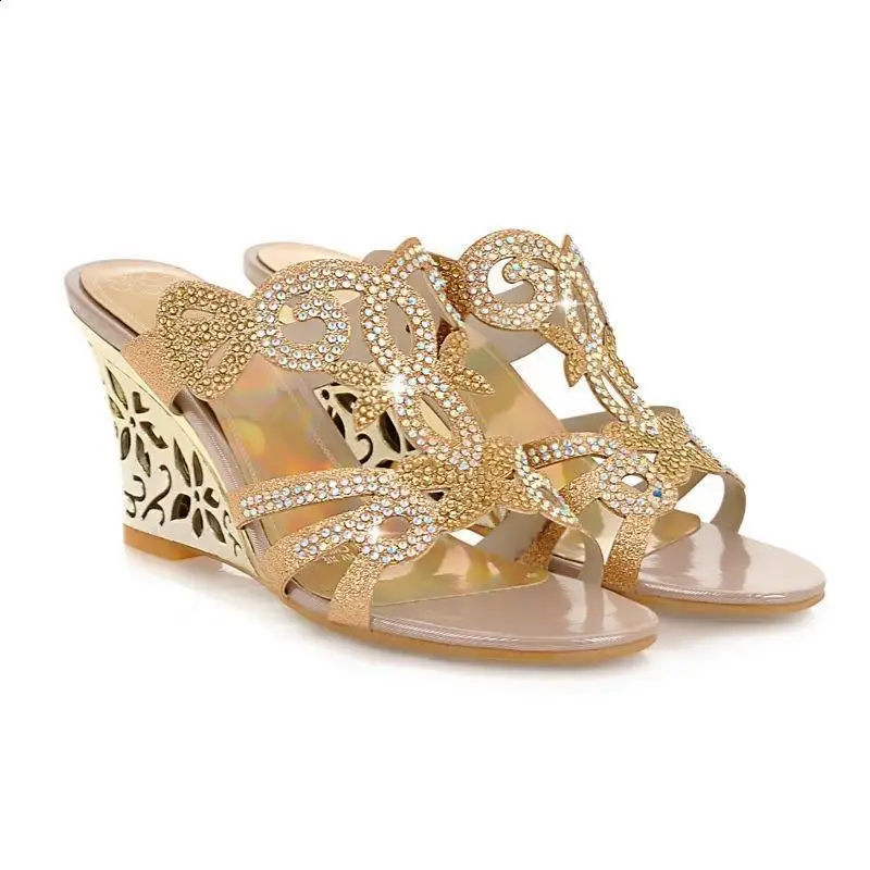 Sandali con strass scarpe nere di grandi dimensioni per le donne tacchi estivi zoccoli con punta aperta zeppa grandi ragazze Beige 2024 moda Peep