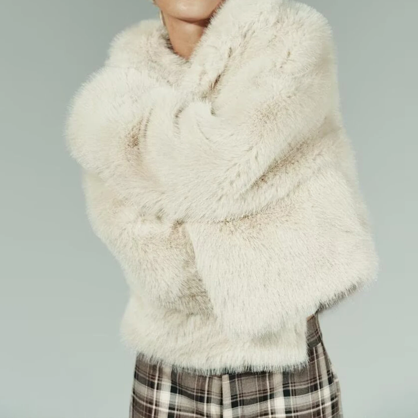 معطف فرو صناعي من Faionable ort للنساء لخريف 2025 جديد Sle Z ملابس خارجية للسيدات معطف طويل بياقة واقفة