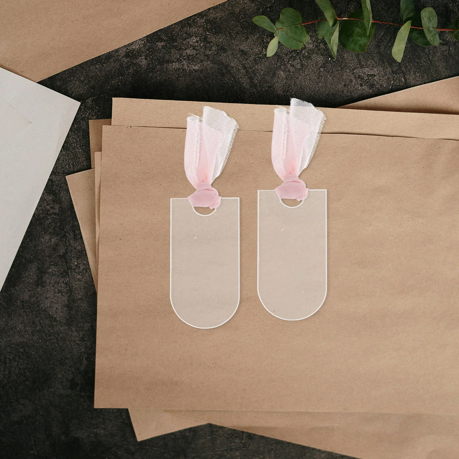 

20Pcs Acrylic Seat Labels Arched Clear Name Tags with Ribbon for Banquet Guest Seating Wedding Party Favors Decoration