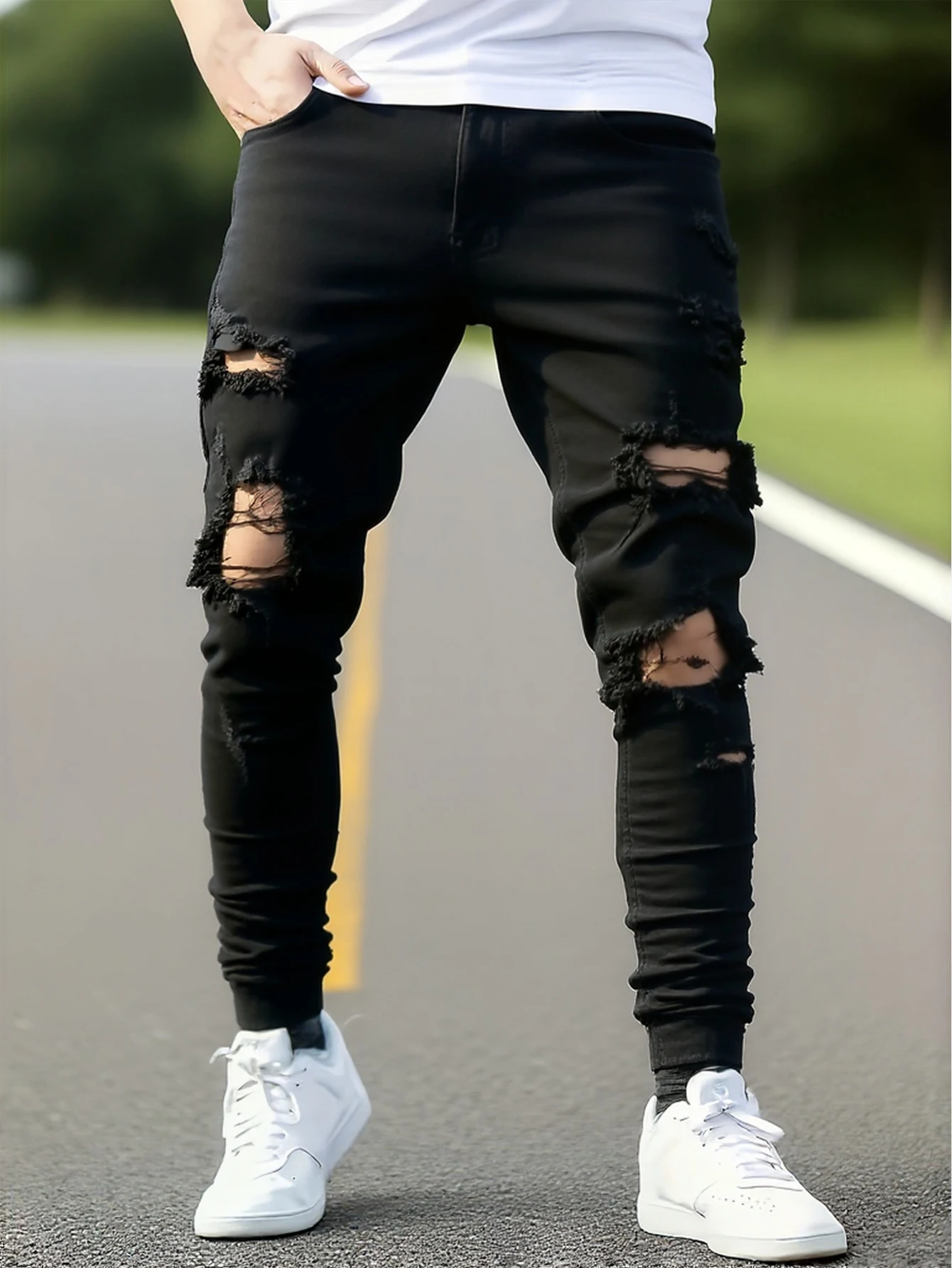 Jeans skinny pretos masculinos com rabos grandes, com um design desgastado exclusivo que cabe na forma do corpo perfeitamente, tornando-o fácil