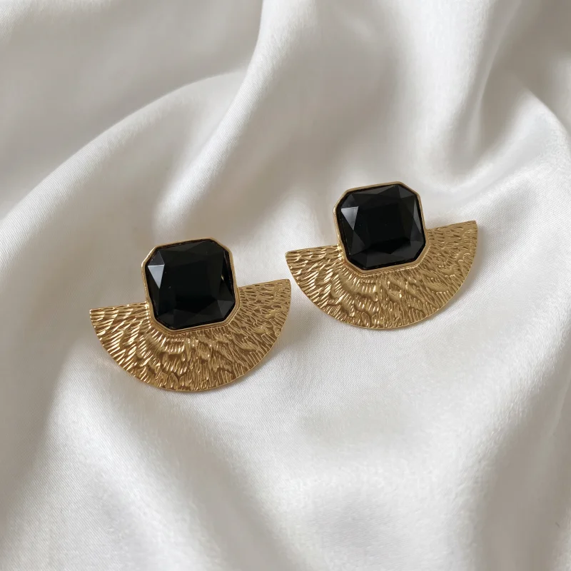 Vintage Fan Shape Textured Stud Earrings For Women Luxury Black Square Geometric Ear Jewelry Party Daily Wear Accessories