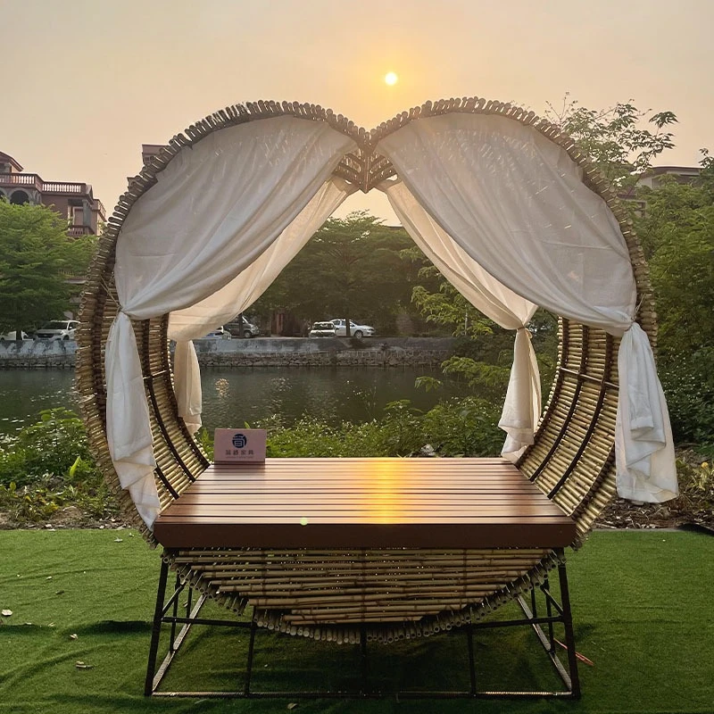 

Bamboo and rattan hanging chair, seaside beach heart-shaped Internet celebrity Bird's Nest Resort hotel homestay scenic spot,