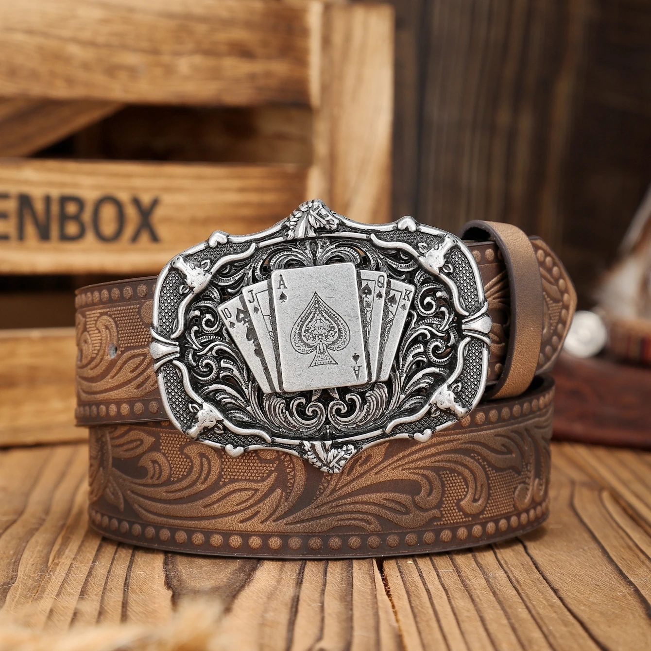 Ein Western-Schnallengürtel aus PU-Leder, geeignet für Männer und Frauen, ein einzigartiger und retro-brauner Gürtel (mit perforierten Nieten) – Detail 4