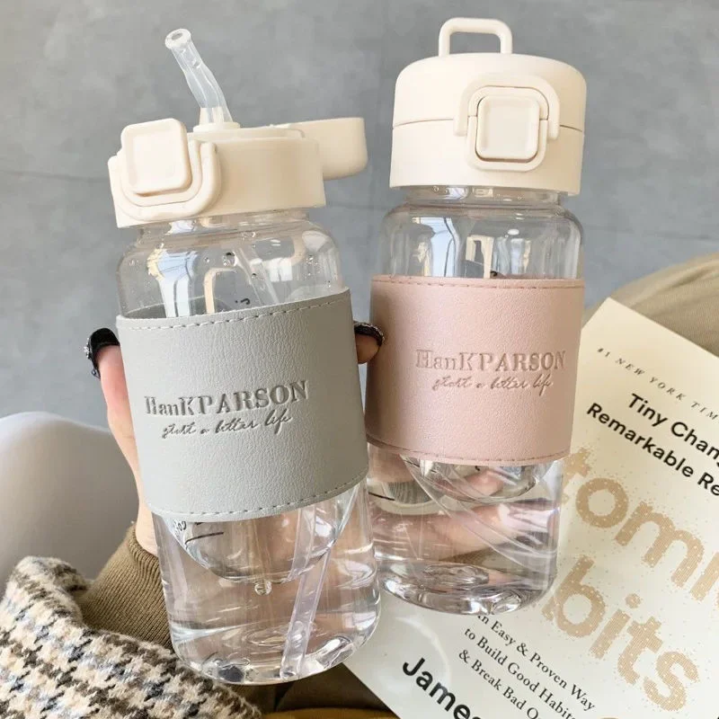 Heiße 500 ml süße Wasserflasche mit Strohhalm, tragbarer Kunststoff-Pop-Up-Abdeckung, Wasserbecher für Schulkinder, auslaufsichere süße Trinkflasche