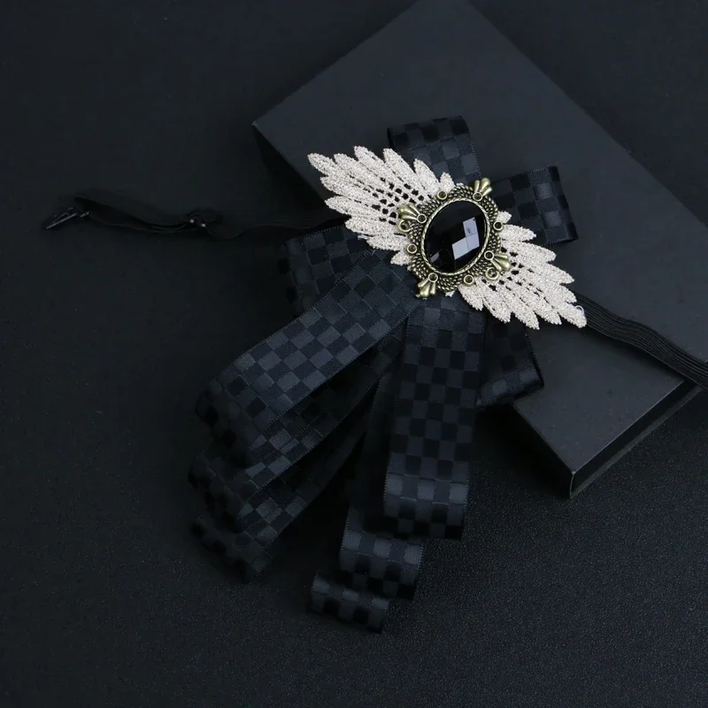 بروش قماش وبروش ملابس رجالية؛ الملحقات والقمصان والياقات والإكسسوارات الرجالية العتيقة