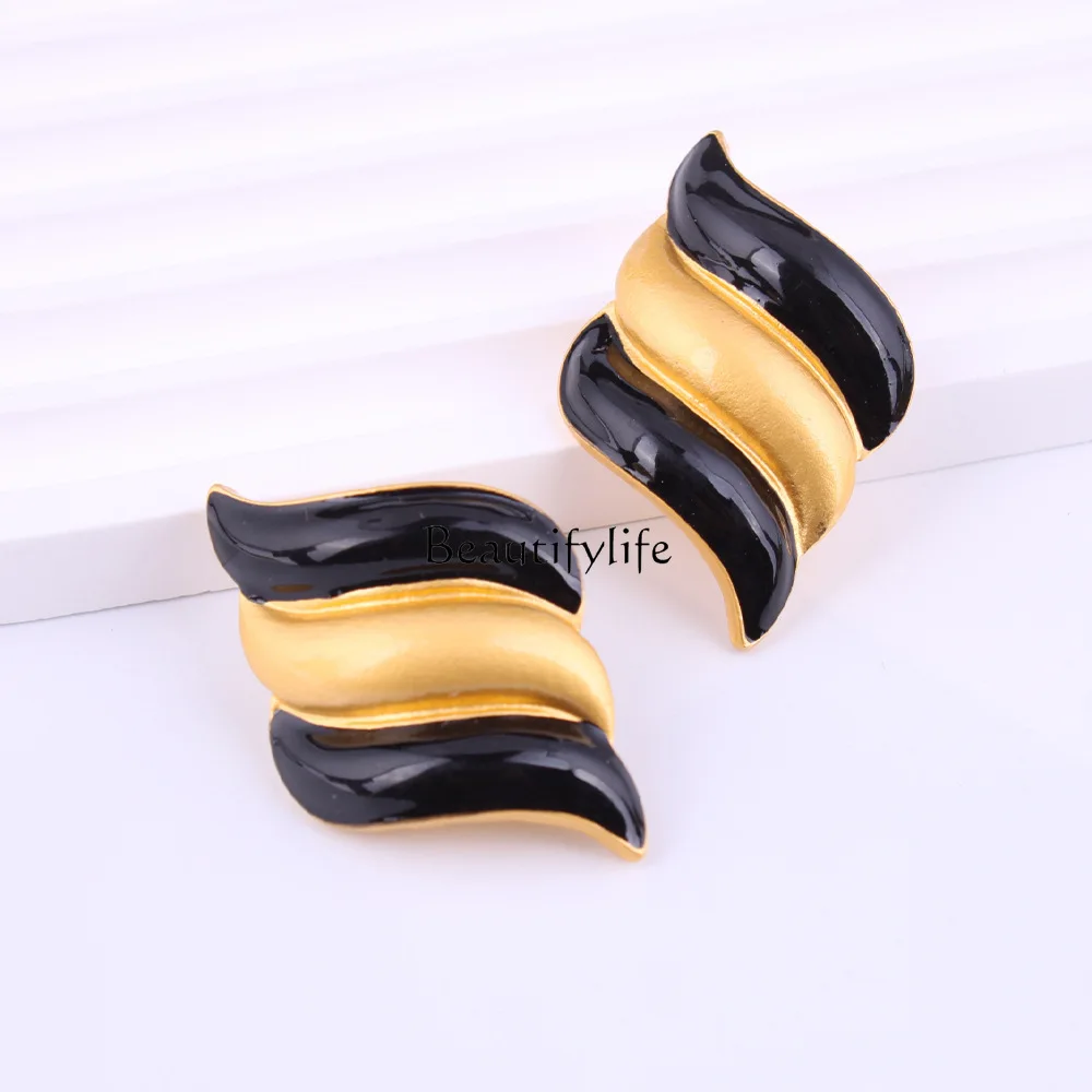 

French retro conch rhombus oil drip earrings women's versatile three-dimensional earrings niche